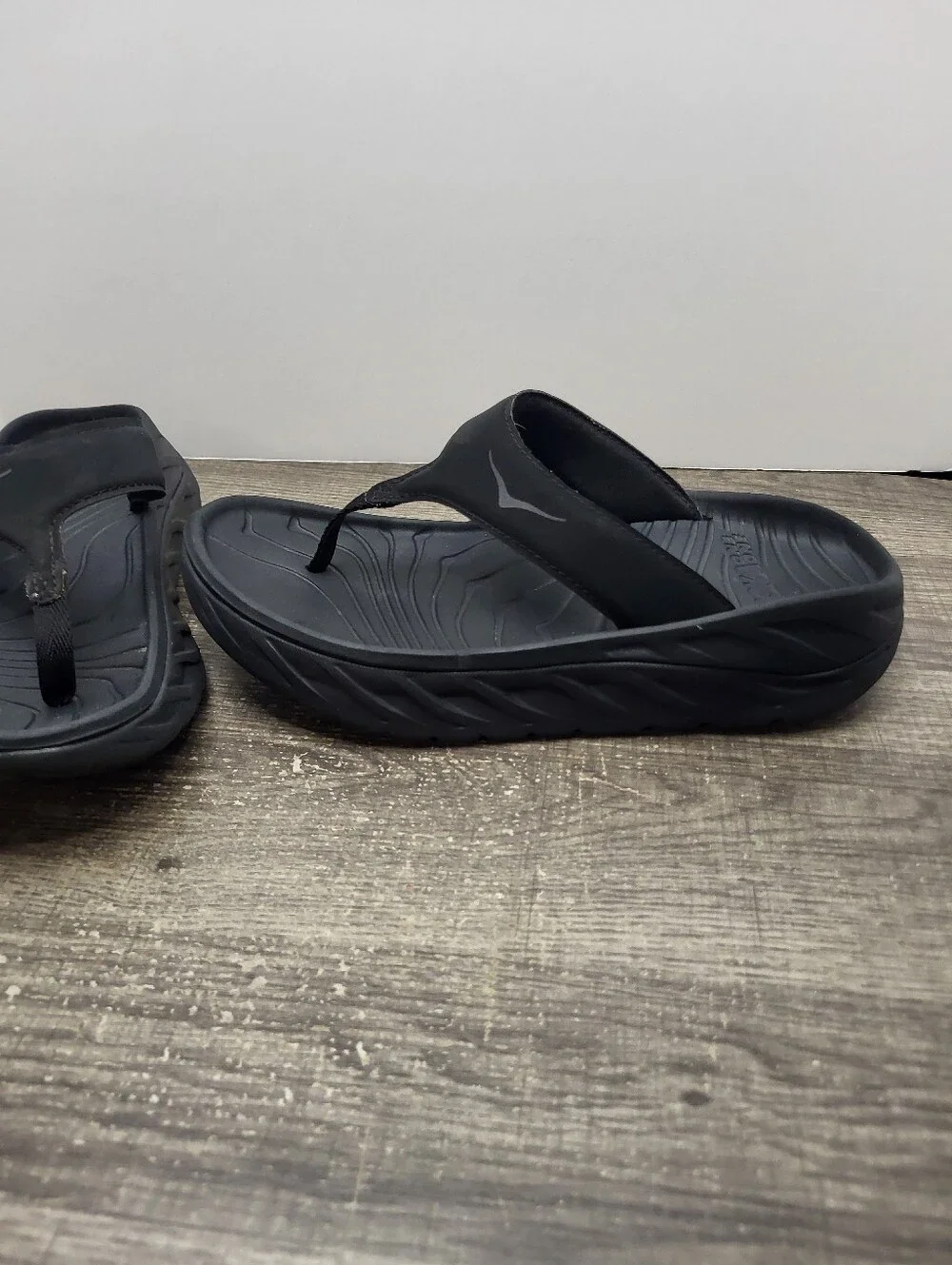 Hoka One Ora Recovery Women’s Size 8 Black Thong Flip Flop Sandals Summer Beach